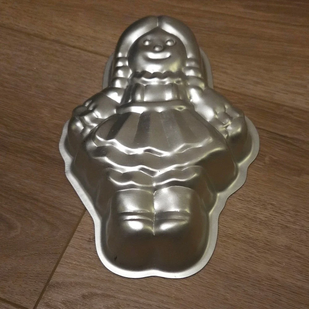 Wilton 1975 Doll Cake Pan Vintage‎ Aluminum Baking Mold Girl Pigtails